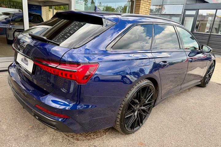 Blå Audi A6 fra 2020