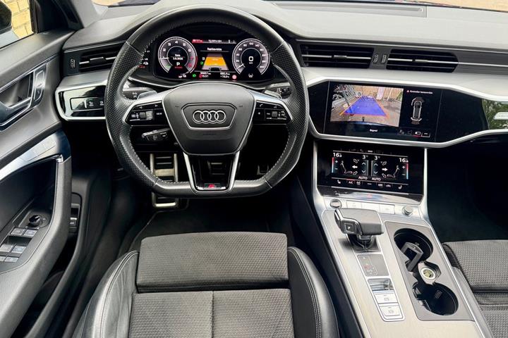 Blå Audi A6 fra 2020