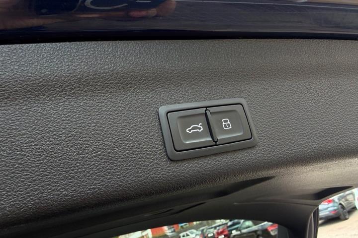 Blå Audi A6 fra 2020