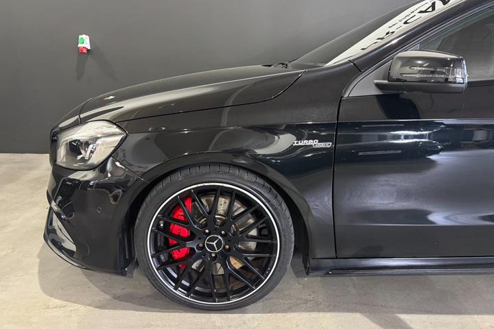 Sort Mercedes A45 fra 2016