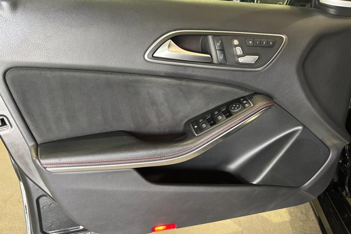 Sort Mercedes A45 fra 2016