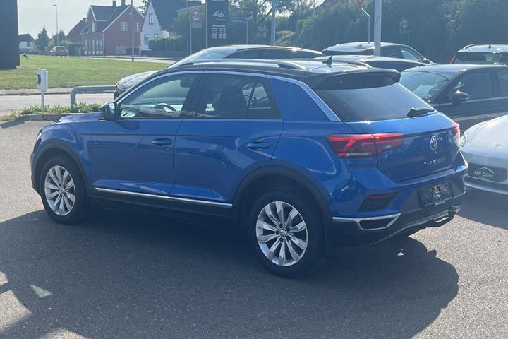 Blå VW T-Roc fra 2018