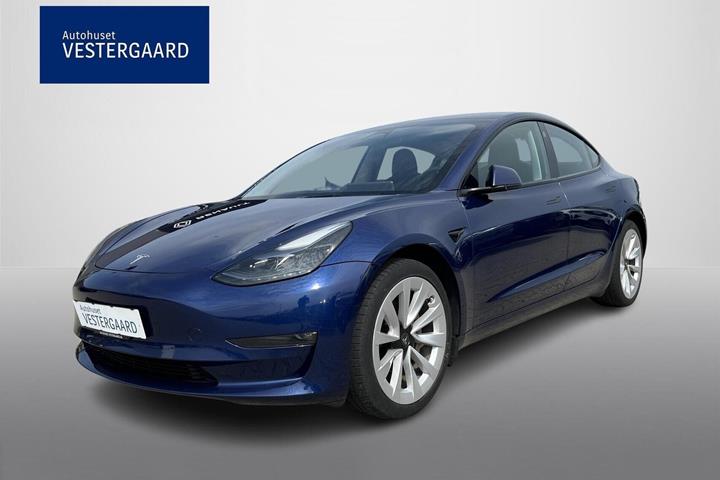 Blå Tesla Model 3 fra 2022