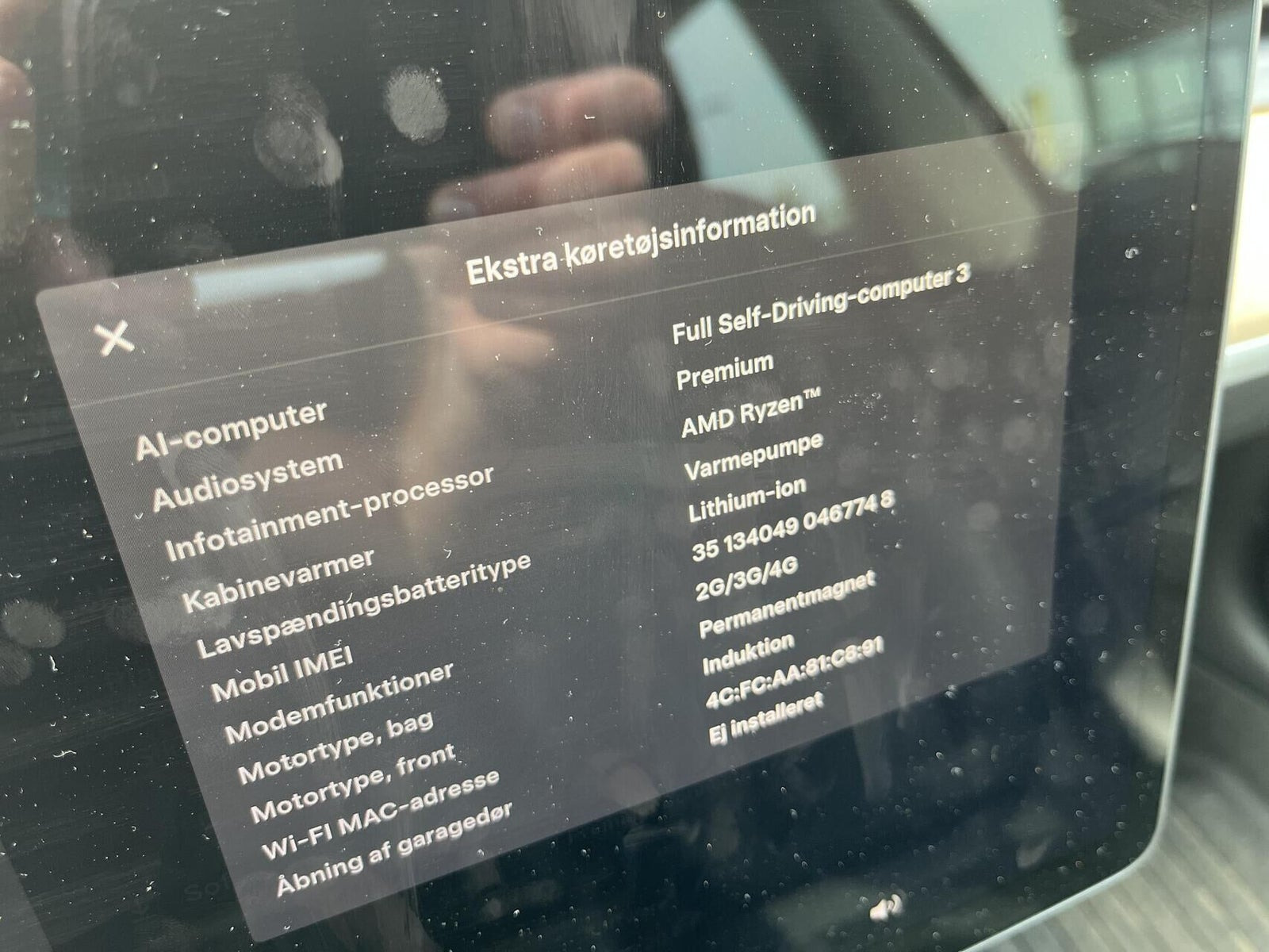 Blå Tesla Model 3 fra 2022