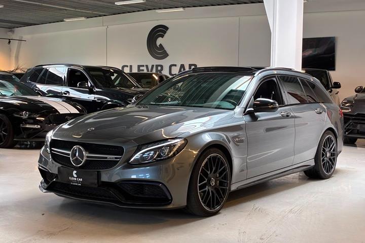 Grå Mercedes C63 fra 2017