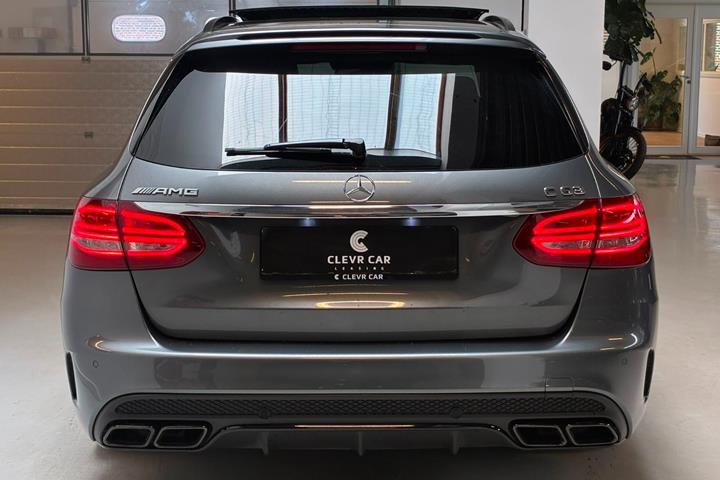 Grå Mercedes C63 fra 2017