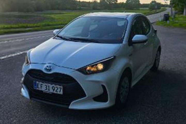 Hvid Toyota Yaris fra 2020
