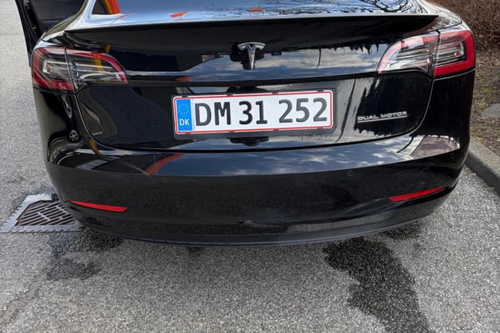 Sort Tesla Model 3 fra 2022