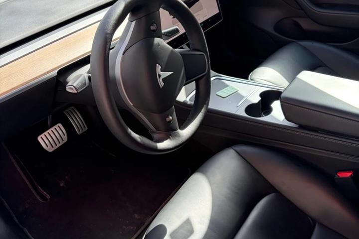 Sort Tesla Model 3 fra 2022