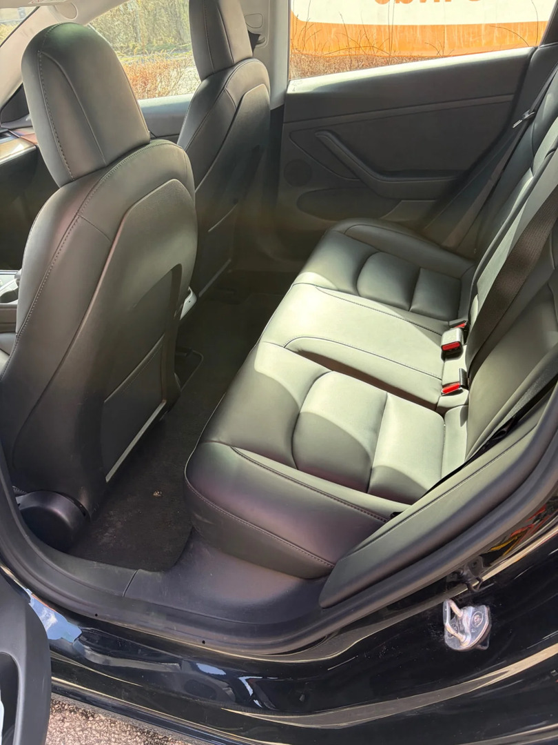 Sort Tesla Model 3 fra 2022