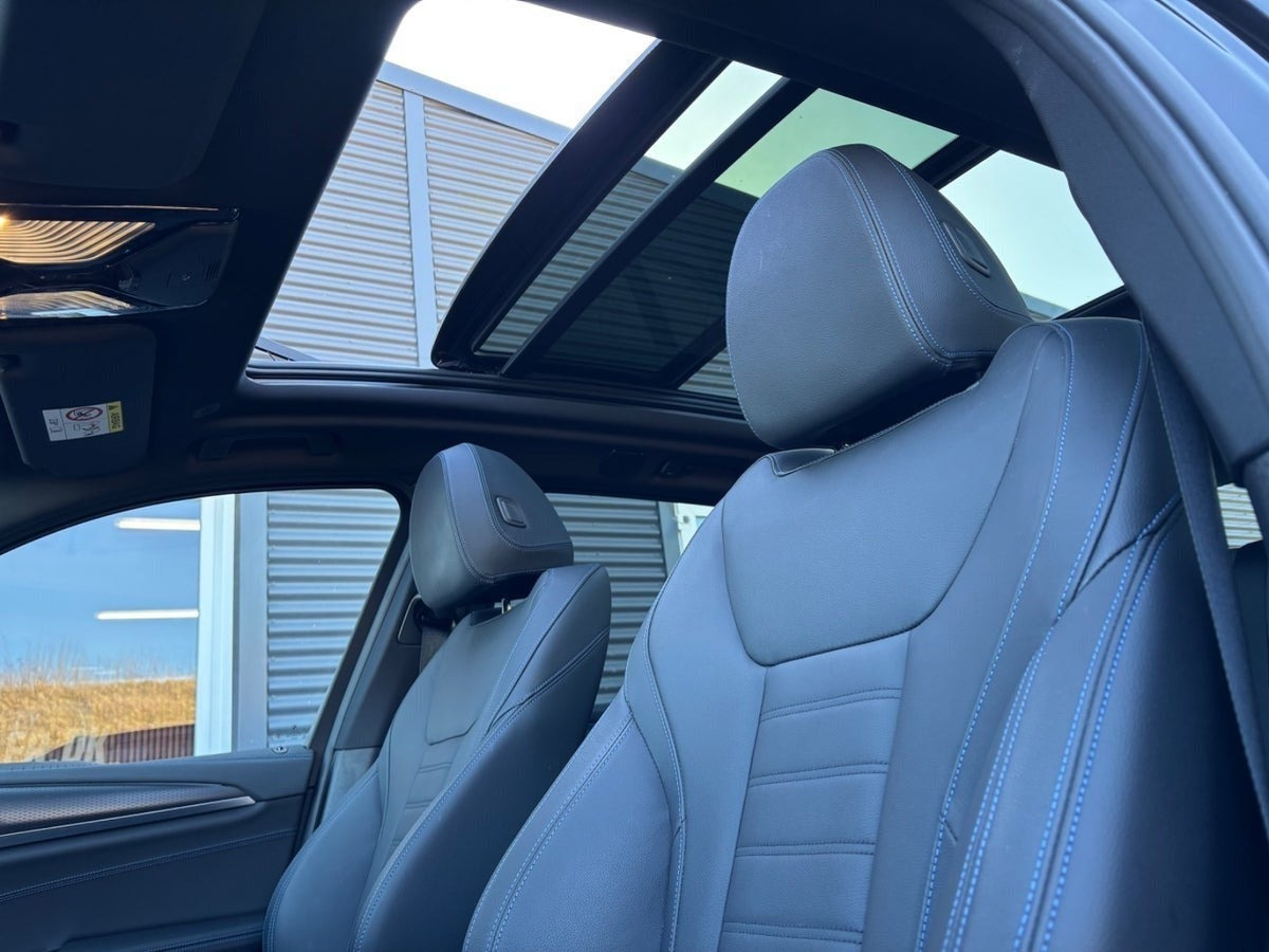 Grå BMW iX3 fra 2023