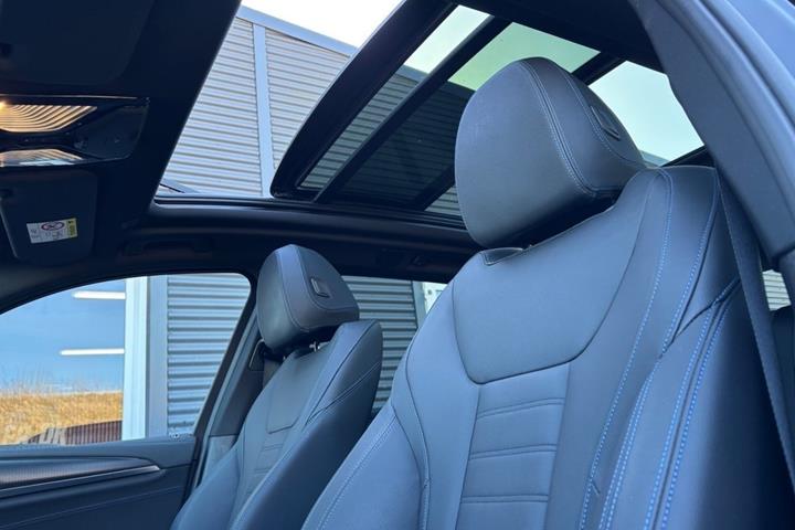 Grå BMW iX3 fra 2023