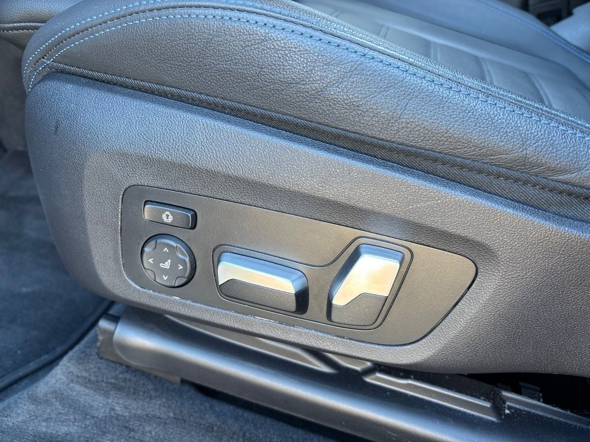 Grå BMW iX3 fra 2023