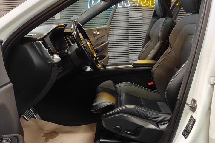 undefined Volvo XC60 fra 2020