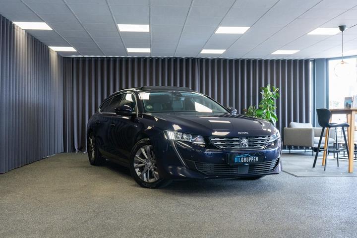 Blå Peugeot 508 fra 2020