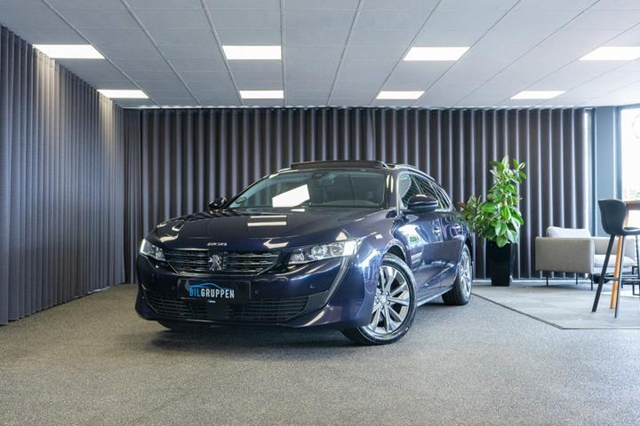 Blå Peugeot 508 fra 2020
