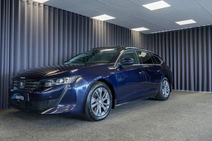 Blå Peugeot 508 fra 2020