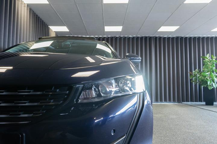Blå Peugeot 508 fra 2020