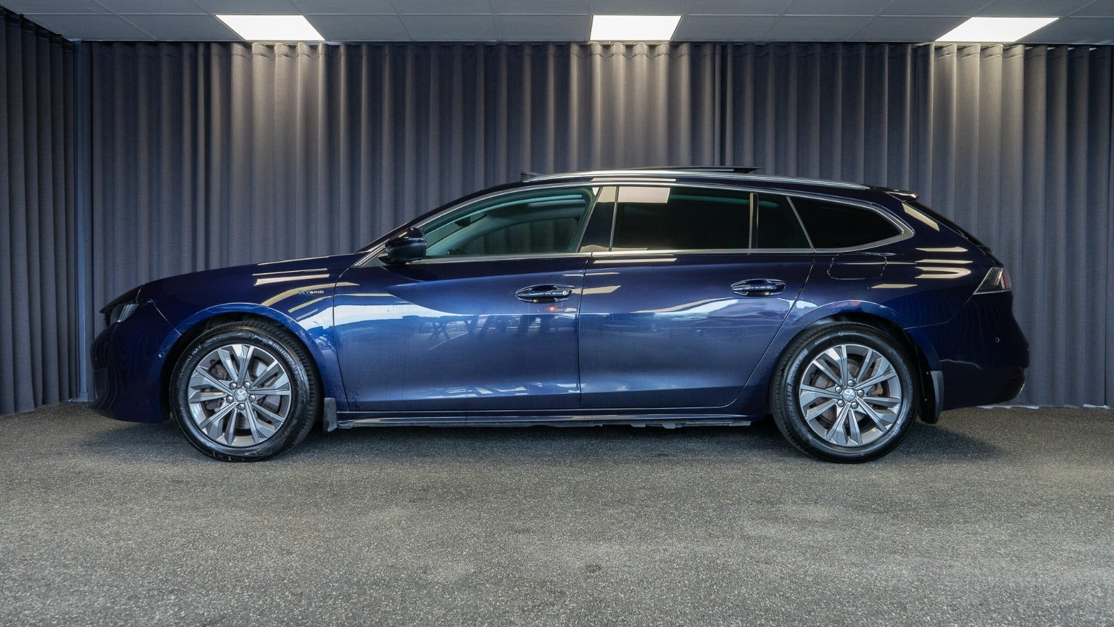 Blå Peugeot 508 fra 2020