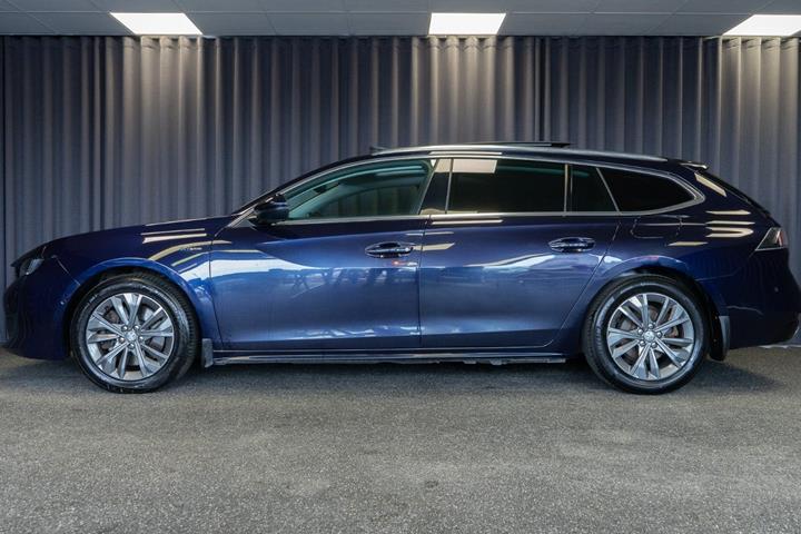 Blå Peugeot 508 fra 2020