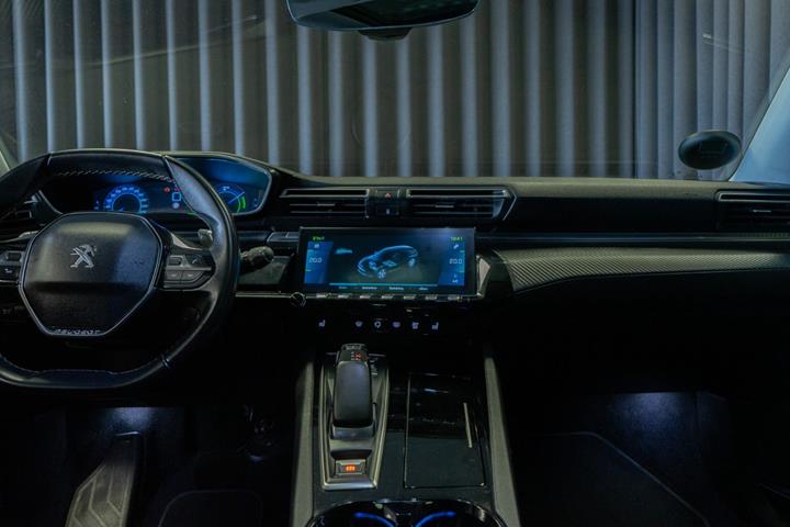 Blå Peugeot 508 fra 2020