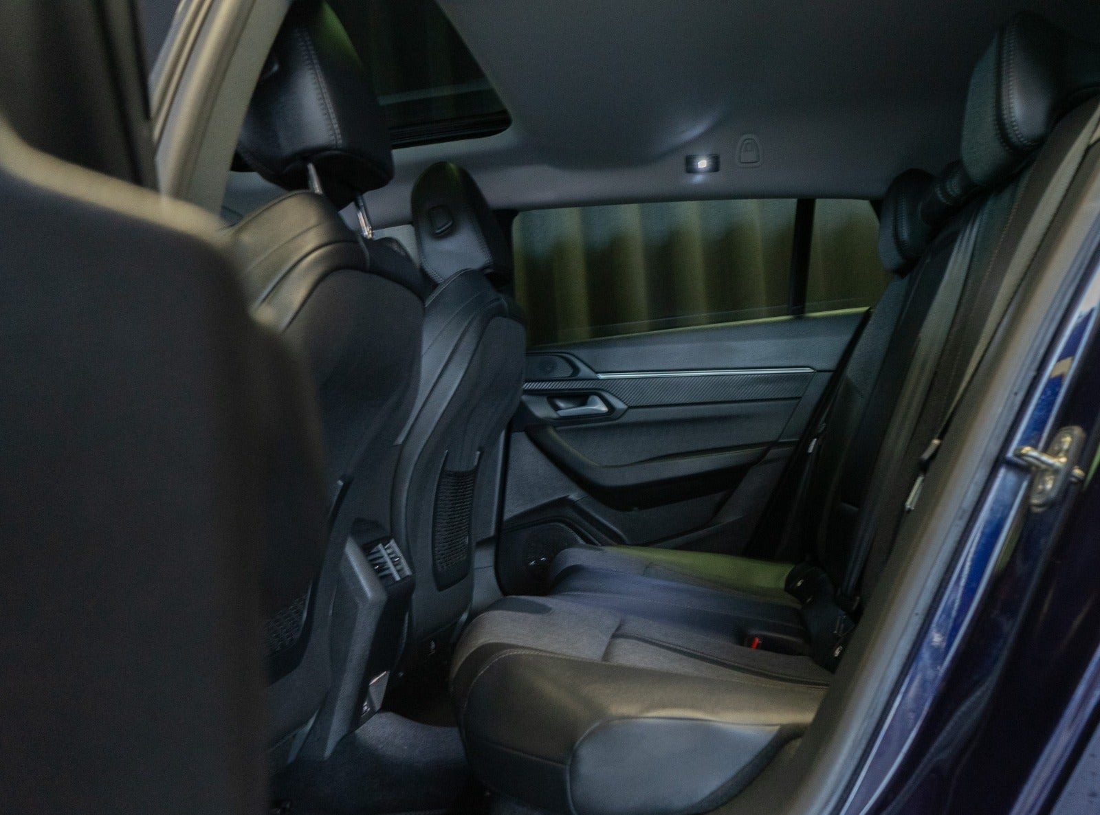 Blå Peugeot 508 fra 2020