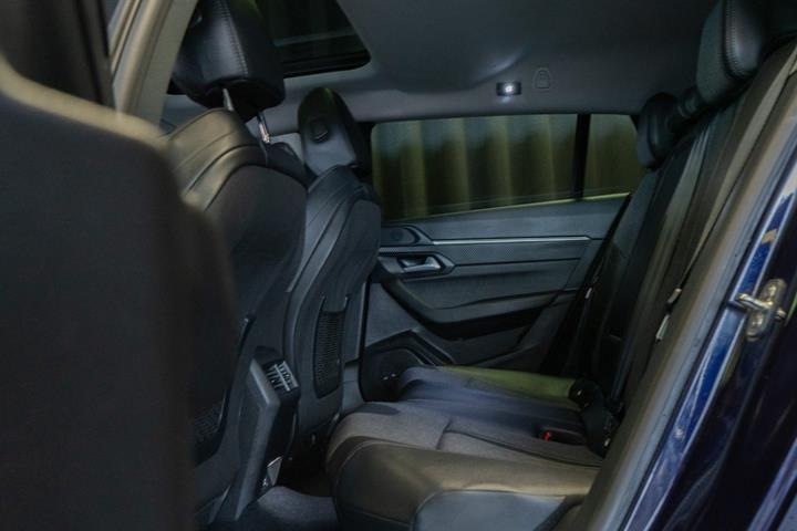 Blå Peugeot 508 fra 2020