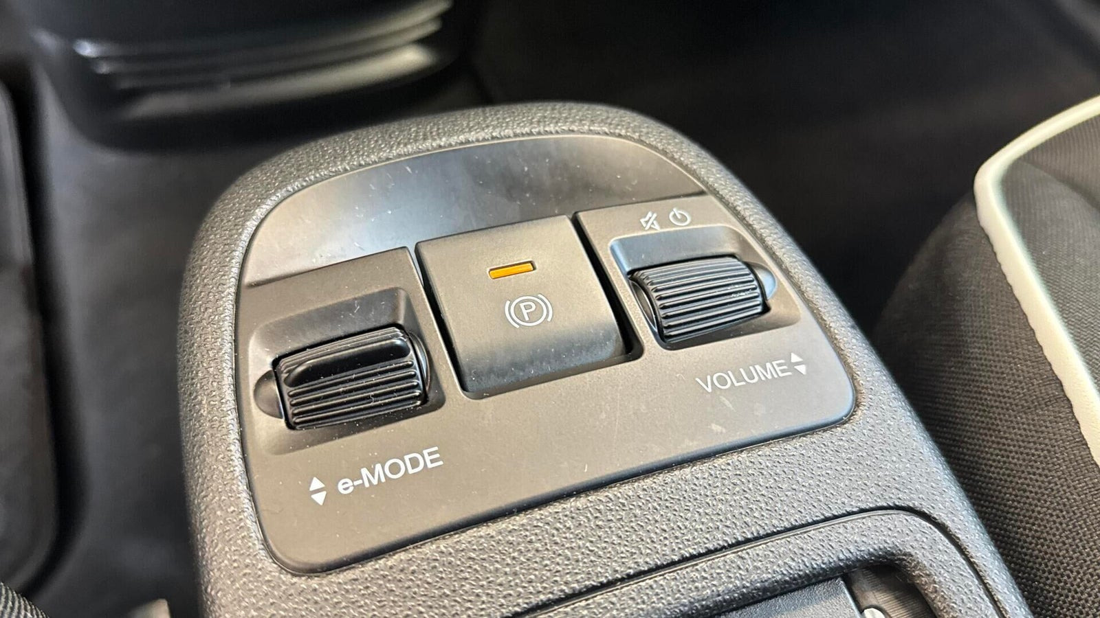 Hvid Fiat 500e fra 2024