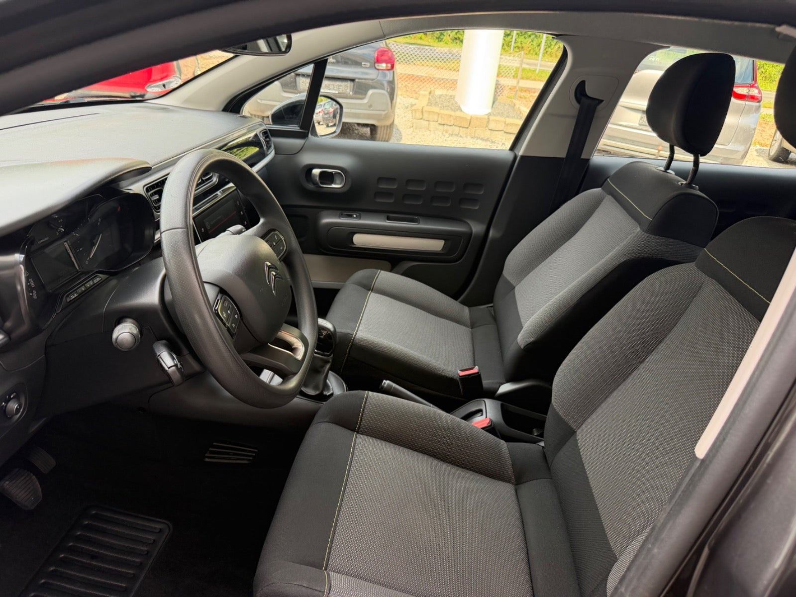 Grå Citroën C3 fra 2018