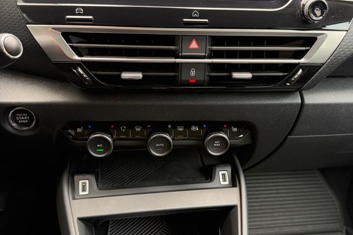 Sort Citroën C4 fra 2021