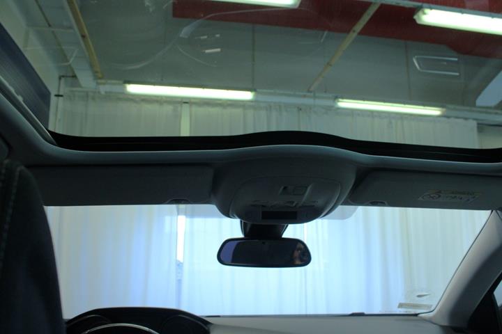 Grå Peugeot 308 fra 2020