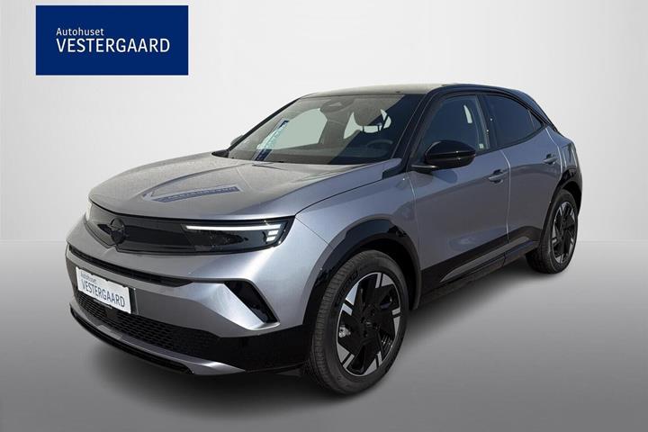Grå Opel Mokka-e fra 2025 set udefra