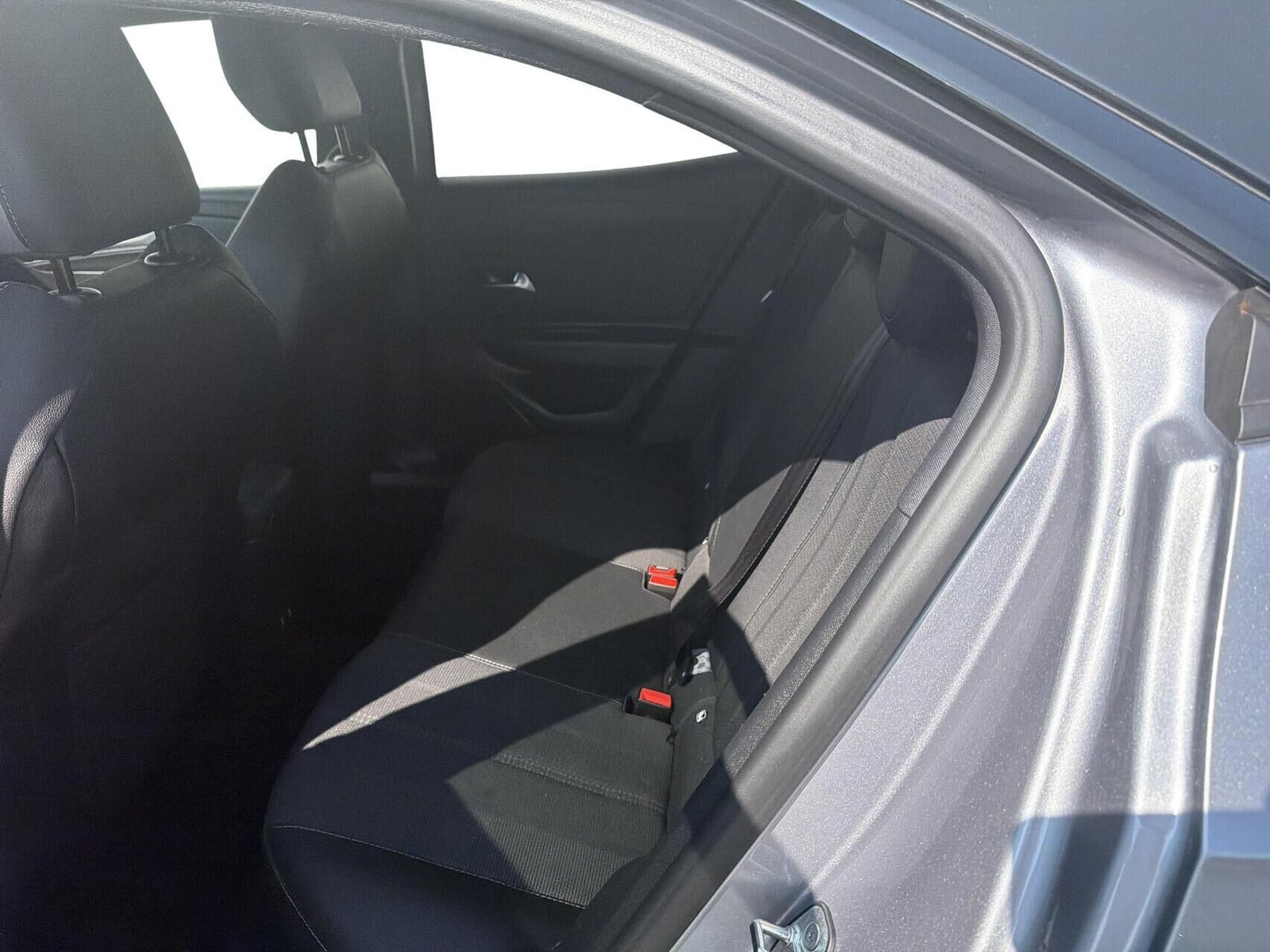 Grå Opel Mokka-e fra 2025