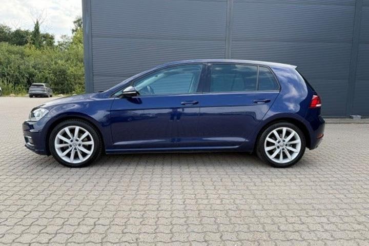 Blå VW Golf VII fra 2019