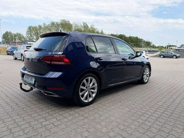 Blå VW Golf VII fra 2019