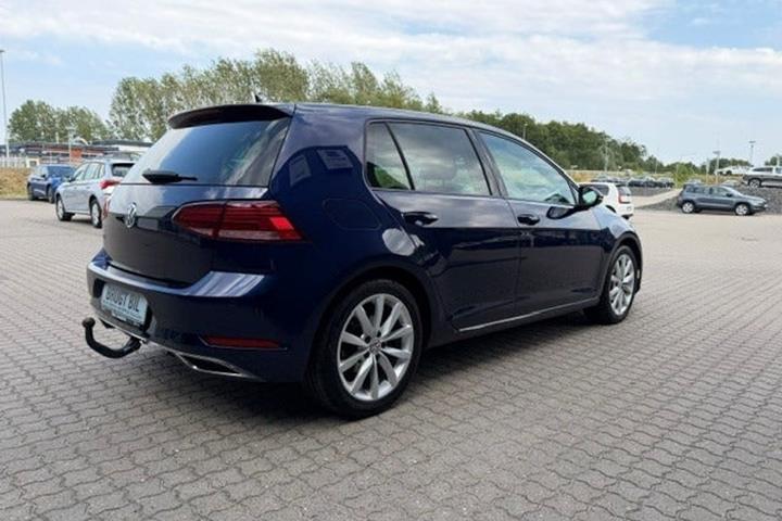 Blå VW Golf VII fra 2019