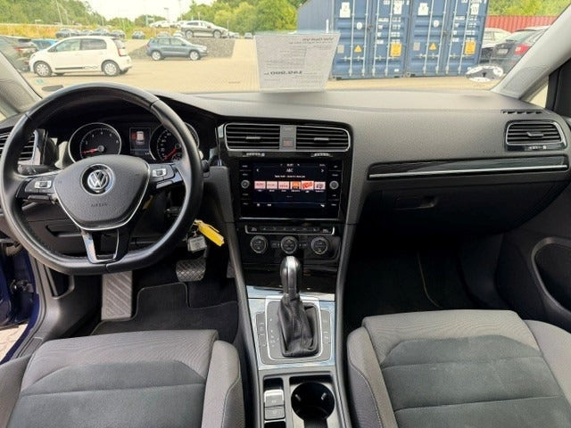 Blå VW Golf VII fra 2019