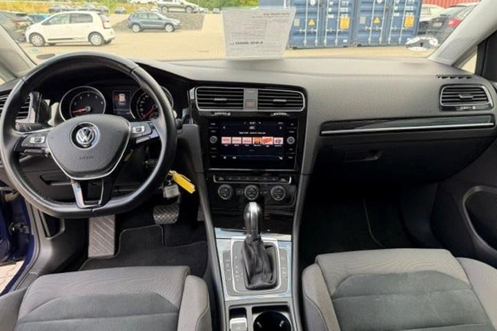Blå VW Golf VII fra 2019