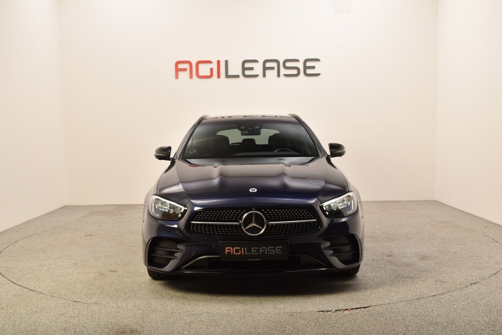 Blå Mercedes E300 de fra 2022