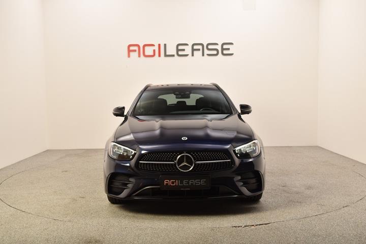 Blå Mercedes E300 de fra 2022