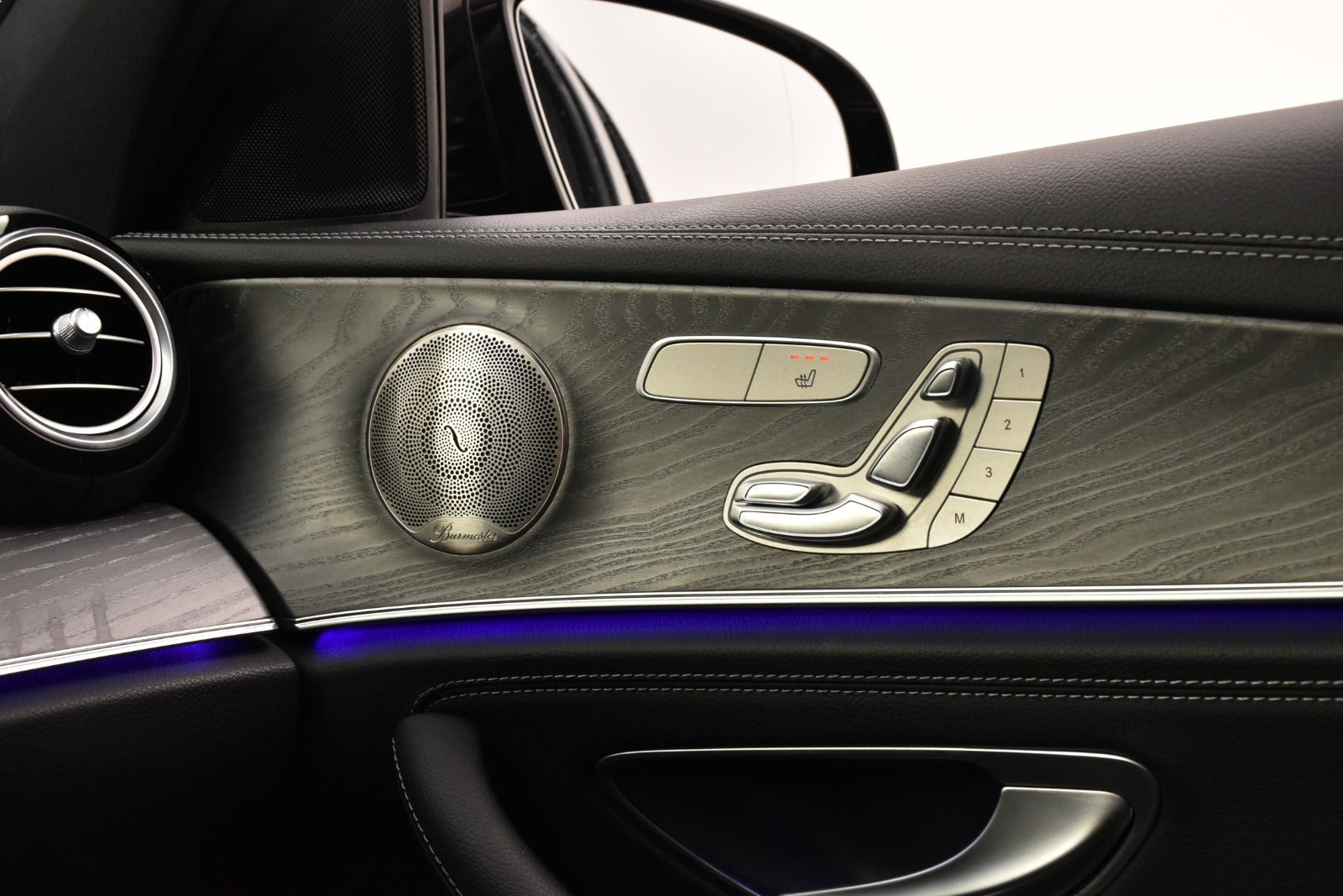 Blå Mercedes E300 de fra 2022