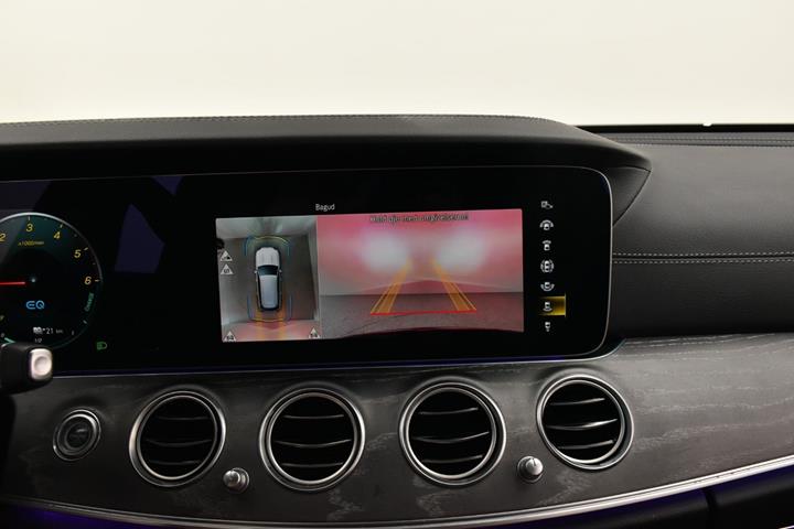 Blå Mercedes E300 de fra 2022