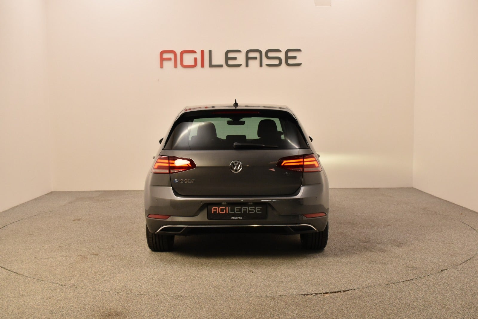 Grå VW e-Golf VII fra 2017