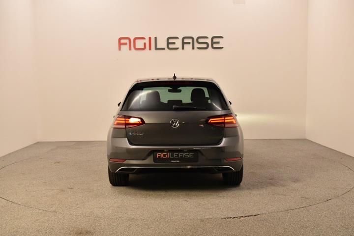Grå VW e-Golf VII fra 2017