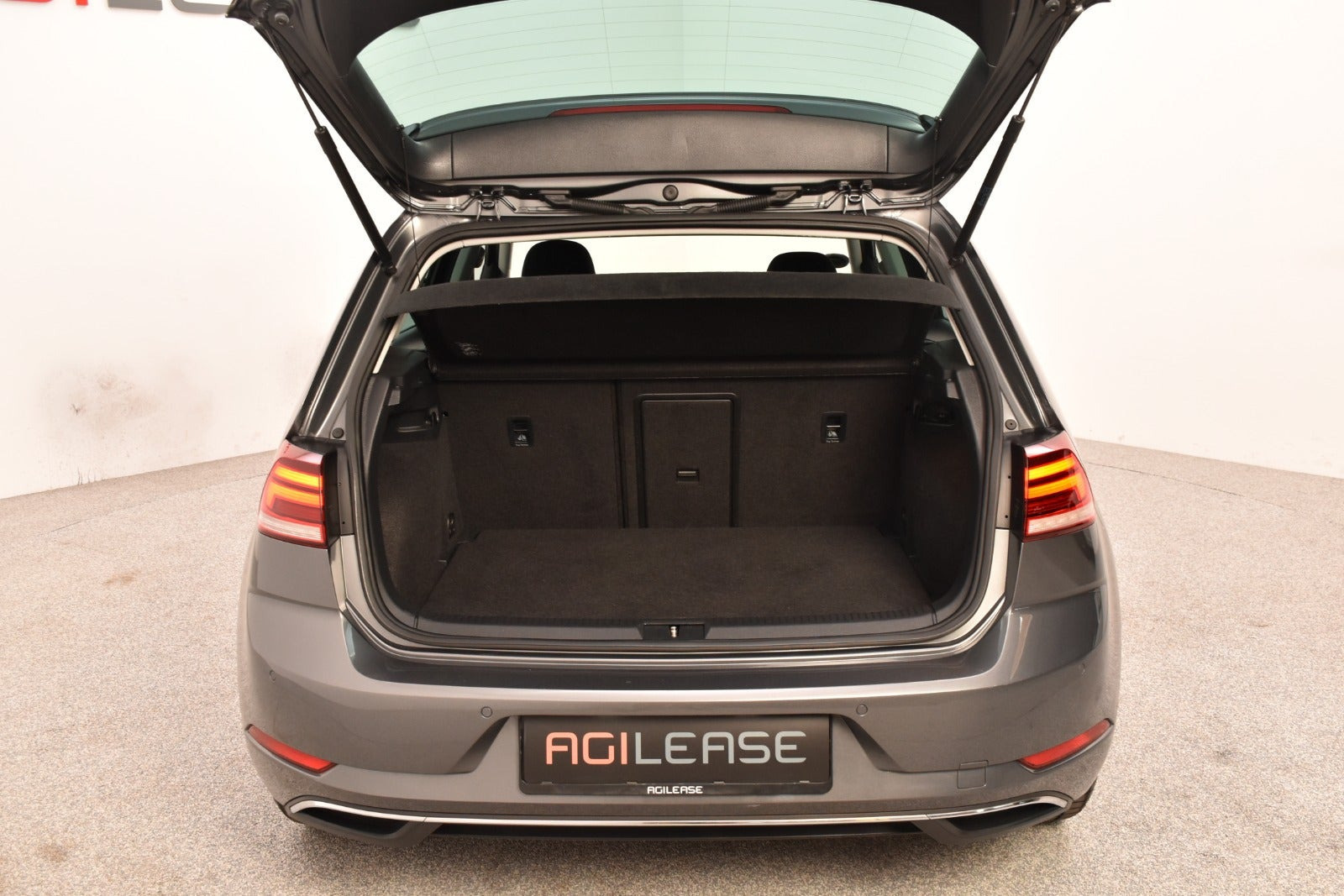 Grå VW e-Golf VII fra 2017