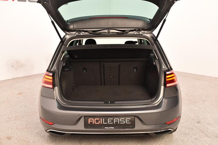 Grå VW e-Golf VII fra 2017