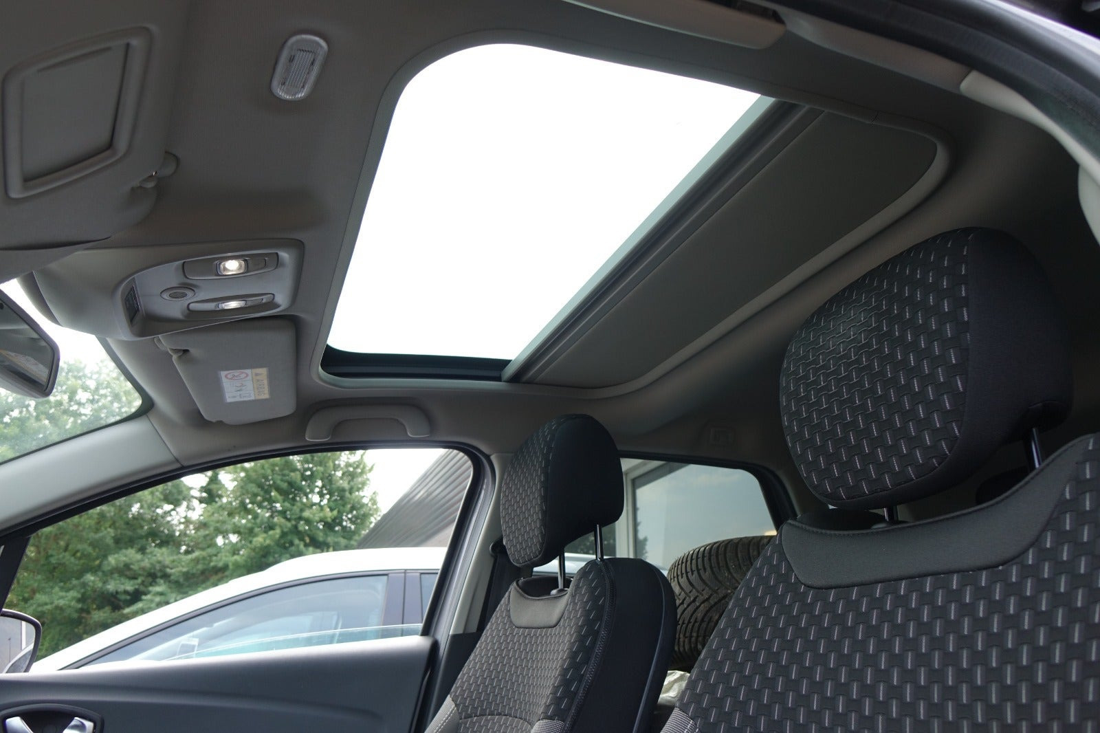 Grå Renault Captur fra 2018