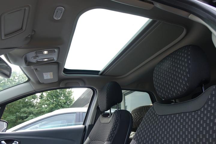 Grå Renault Captur fra 2018