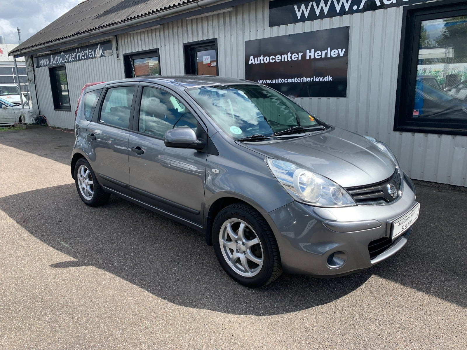 Grå Nissan Note fra 2011