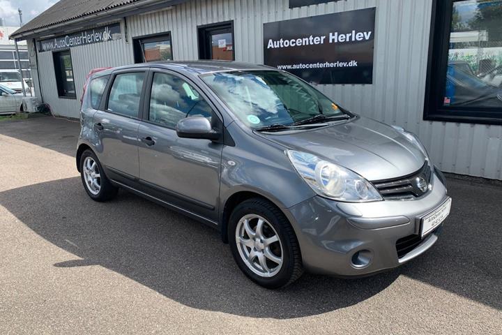 Grå Nissan Note fra 2011